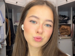 Главная фотография любовницы Kira